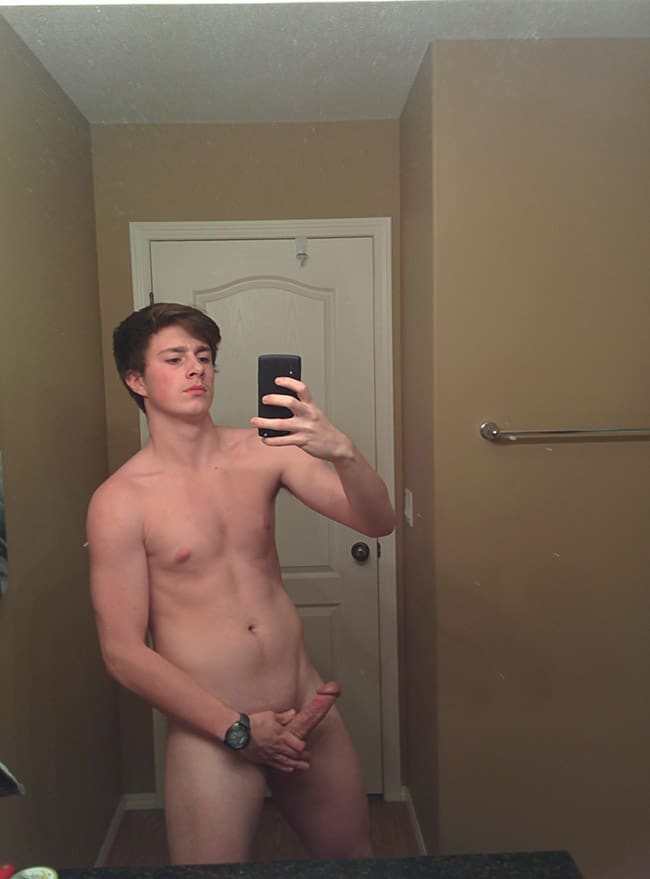Former Disney Star Dylan Sprouse Naked Selfie Leaks, Twin Cole Has The Best...